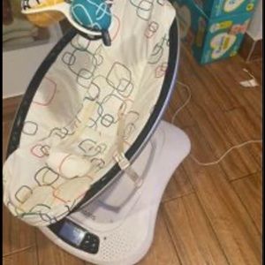 4moms Baby swing rocker mamaroo4